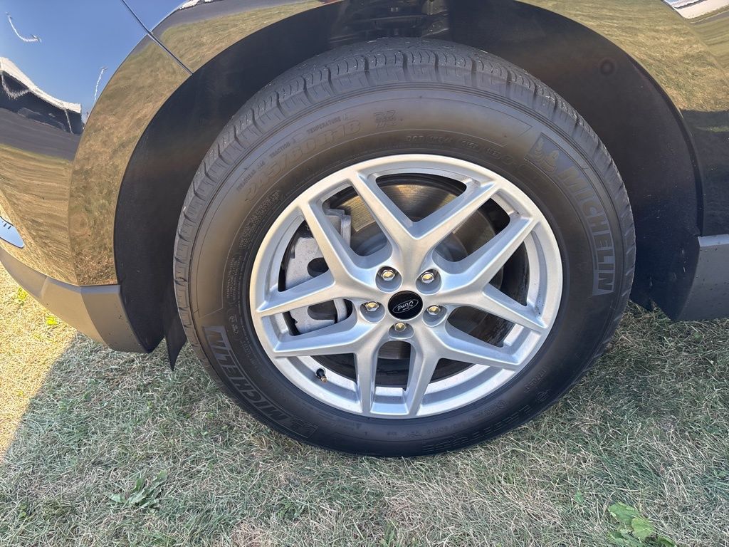 2023 Ford Edge SEL photo 9