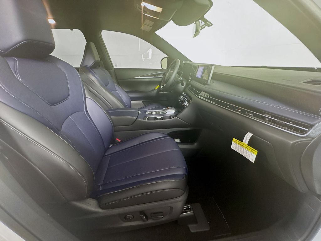 2026 Infiniti QX60 Luxe photo 31