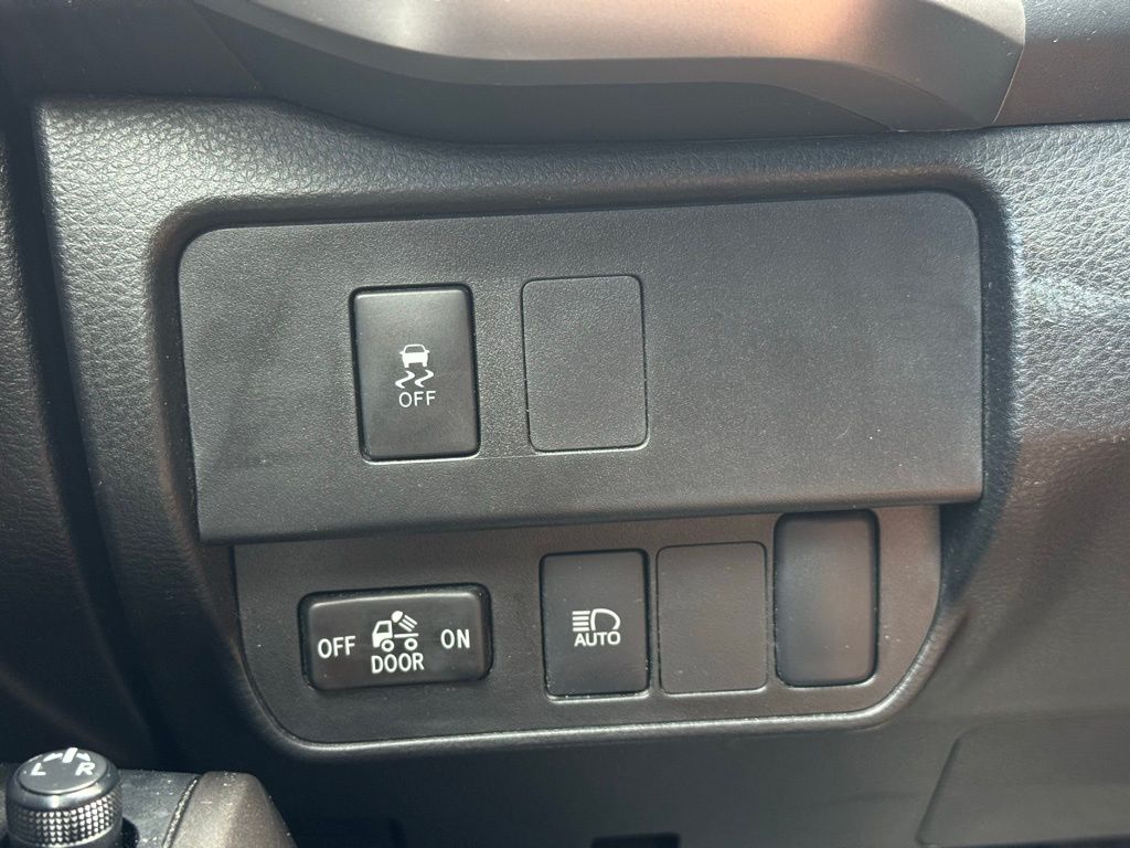 2023 Toyota Tacoma SR5 V6 photo 19