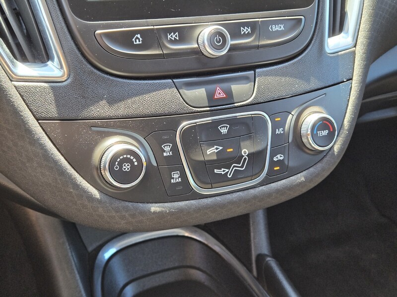 2018 Chevrolet Malibu 1LT photo 18