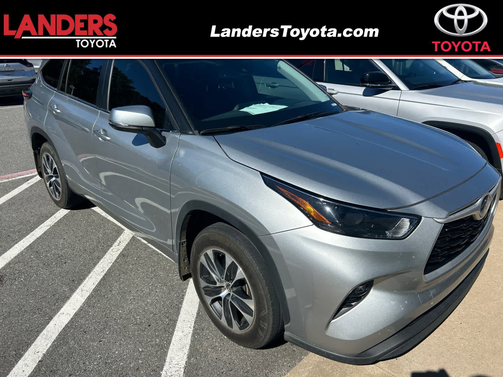 2024 Toyota Highlander XLE's photo