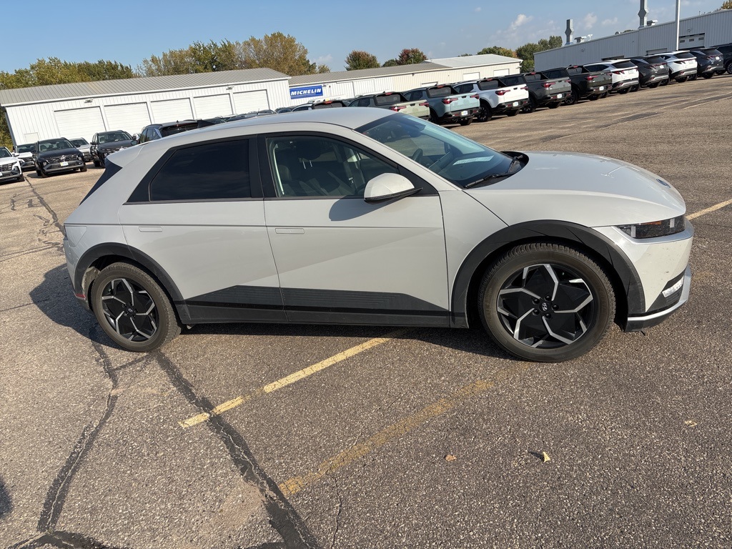 2022 Hyundai Ioniq 5 SE photo 3