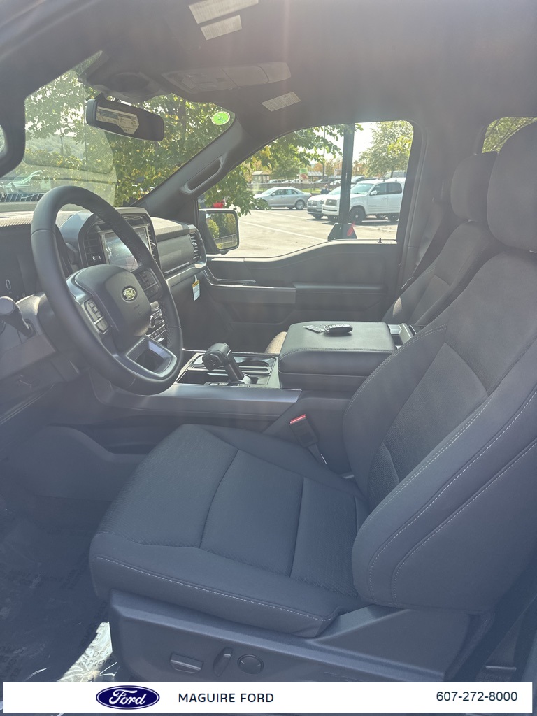 2025 Ford F-150 XLT photo 8