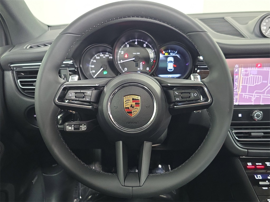 2026 Porsche Macan T photo 14