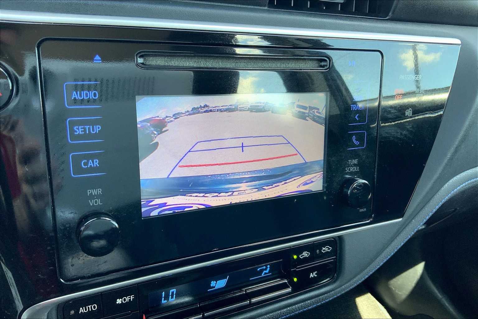 2017 Toyota Corolla SE photo 26