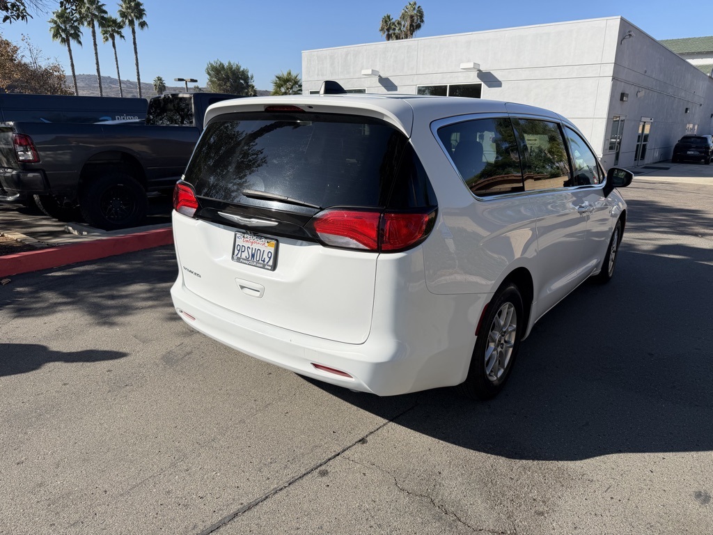 Used 2022 White Chrysler LX image 6