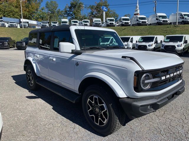 2025 Ford Bronco Outer Banks photo 2