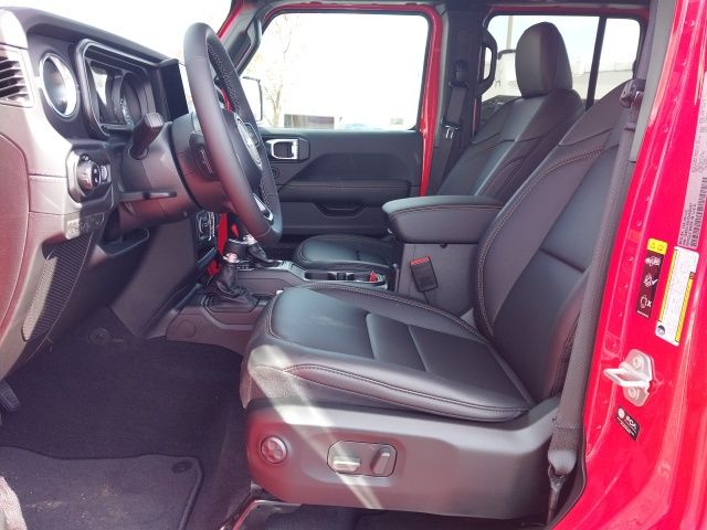 2025 Jeep Gladiator Sport photo 2