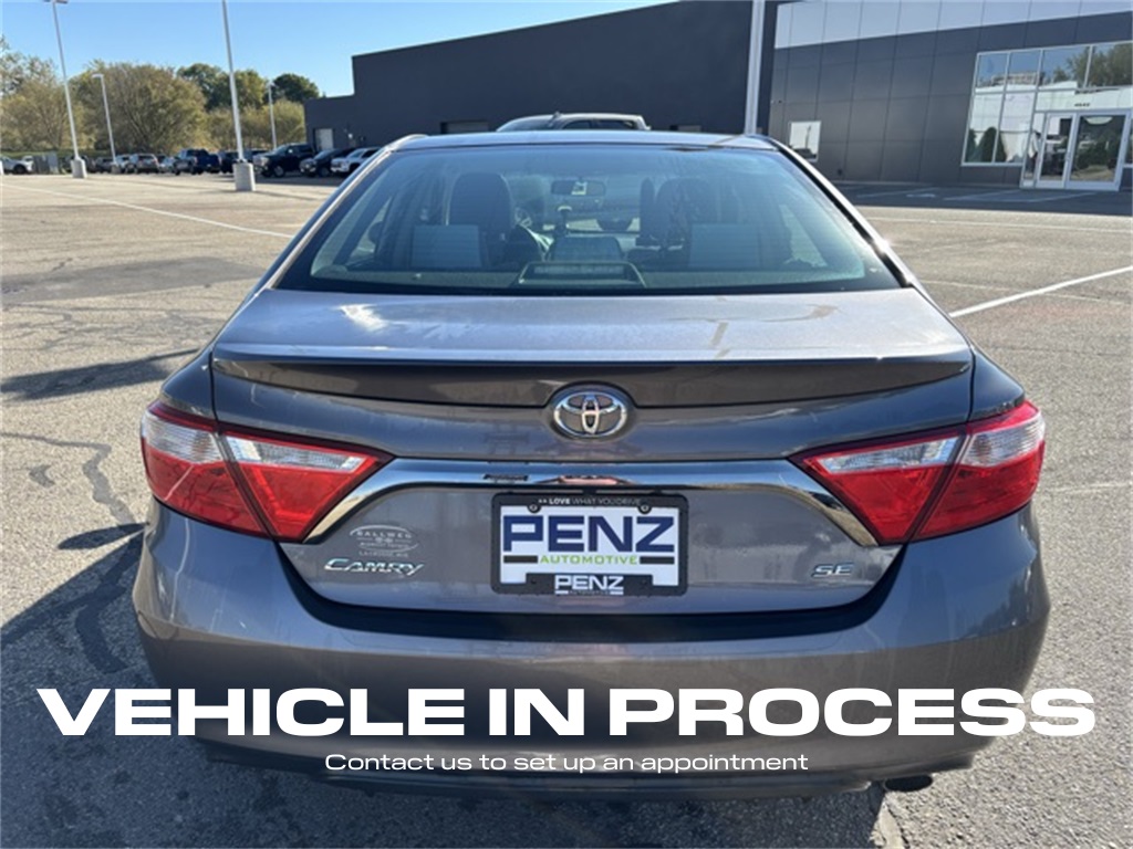 2016 Toyota Camry SE photo 4