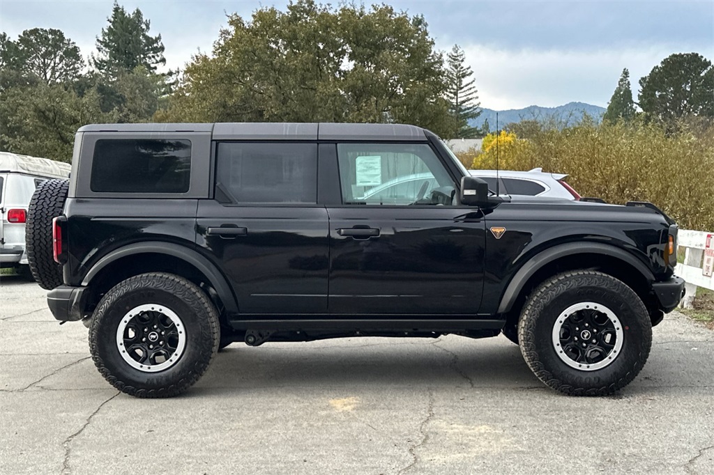 2025 Ford Bronco Badlands photo 3