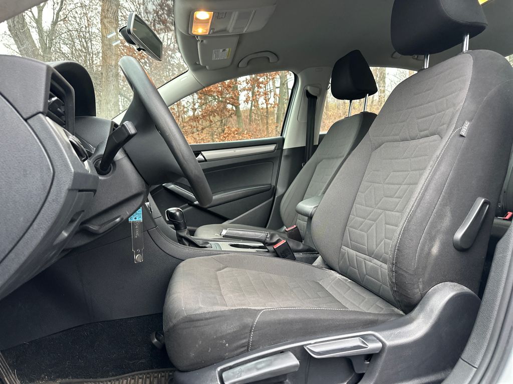 2020 Volkswagen Passat 2.0T S photo 3