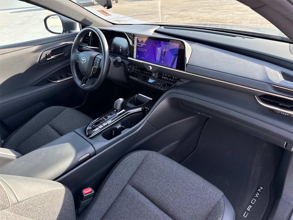 2024 Toyota Crown XLE photo 12