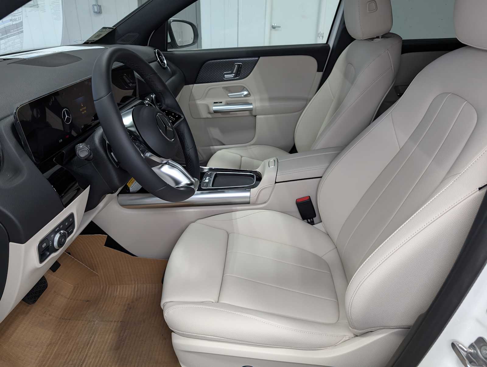 2025 Mercedes Benz GLA 250 4MATIC photo 2