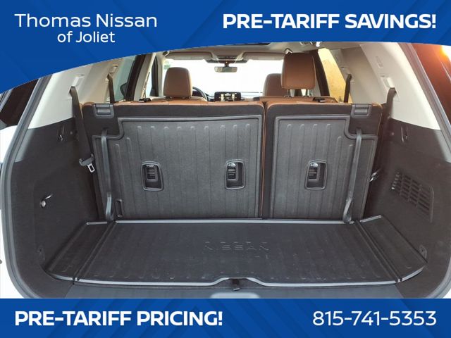 2025 Nissan Pathfinder Platinum photo 11