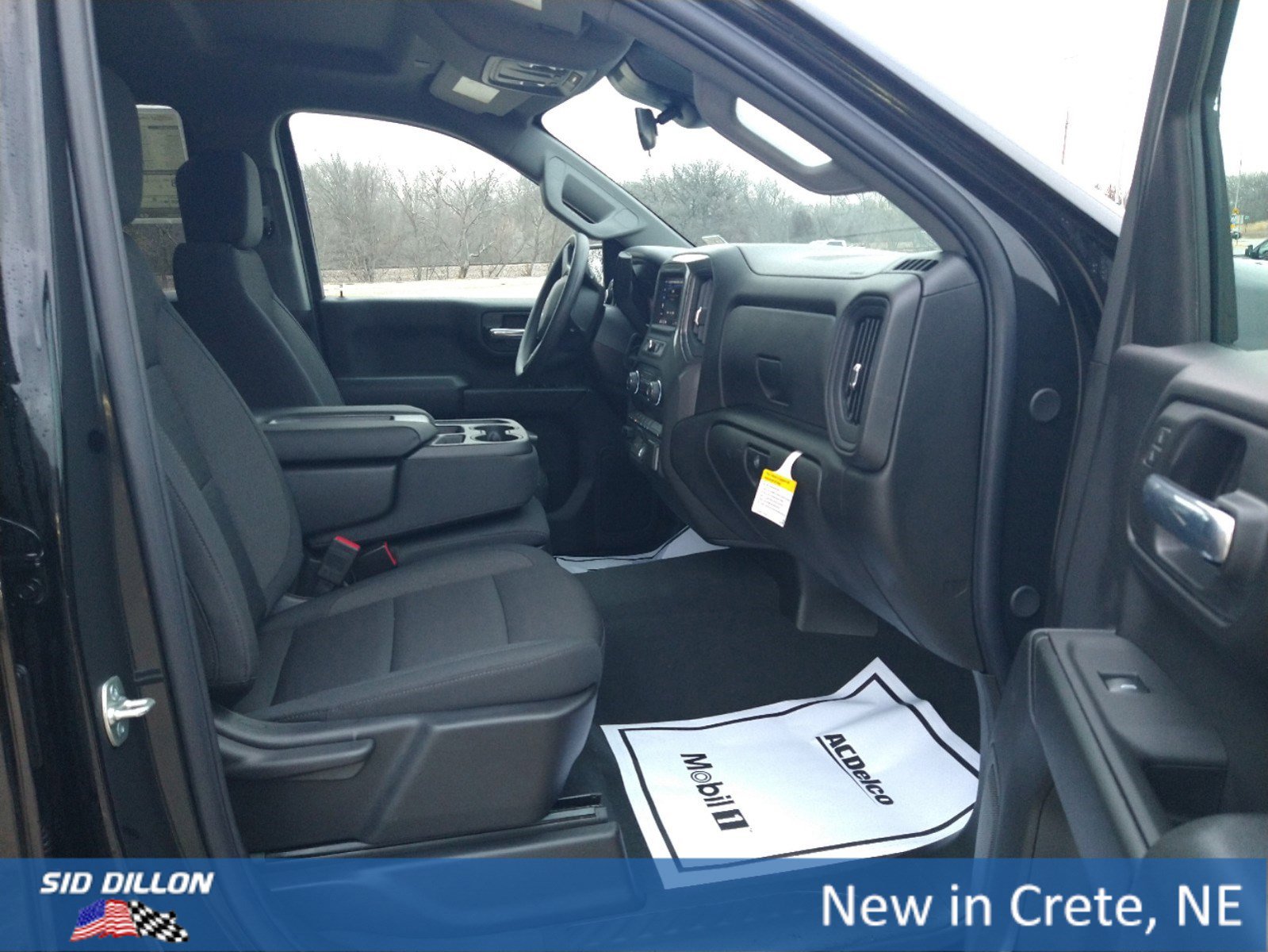 2025 Chevrolet Silverado 1500 Custom photo 4