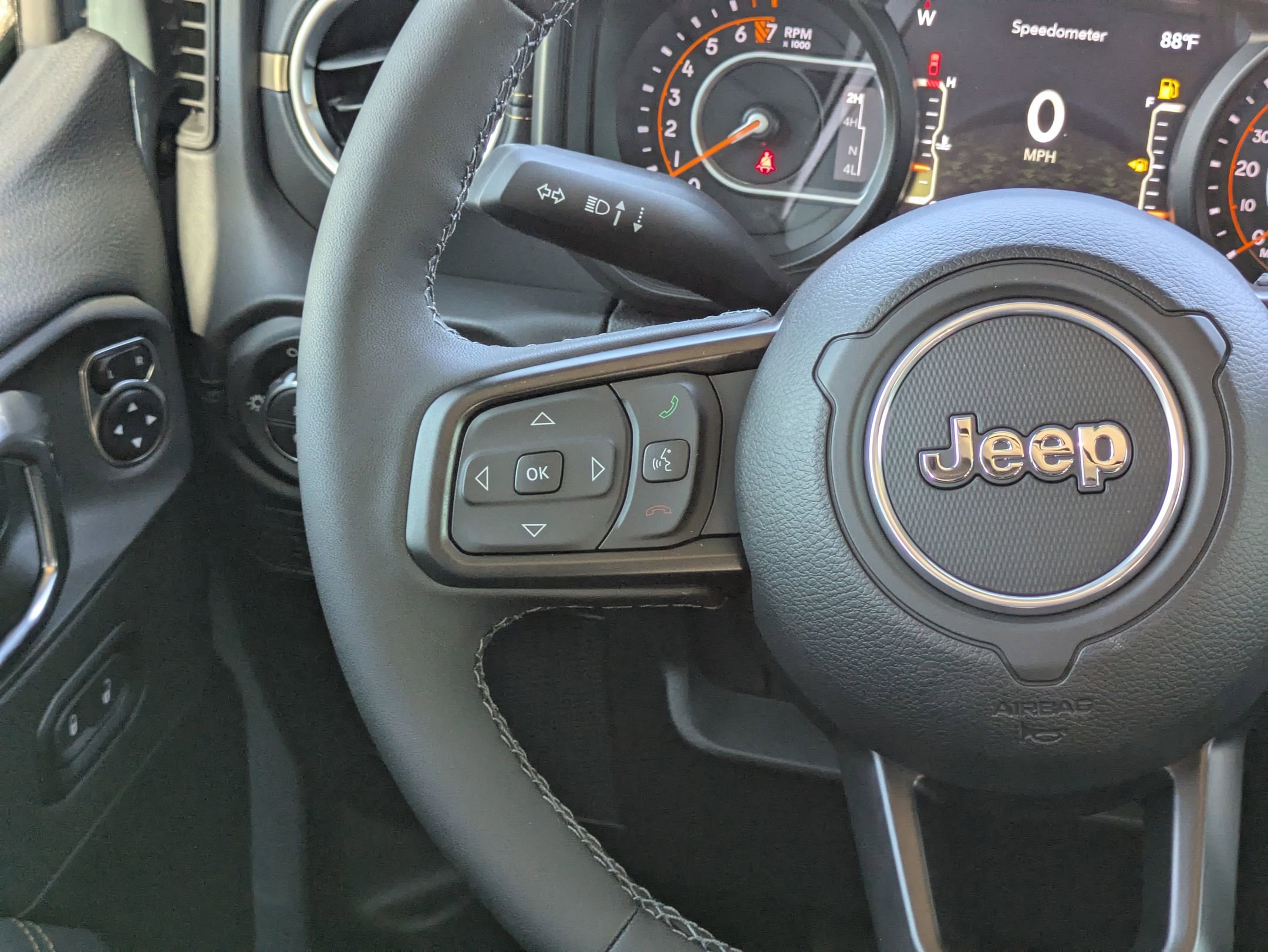 2025 Jeep Gladiator Sport photo 18