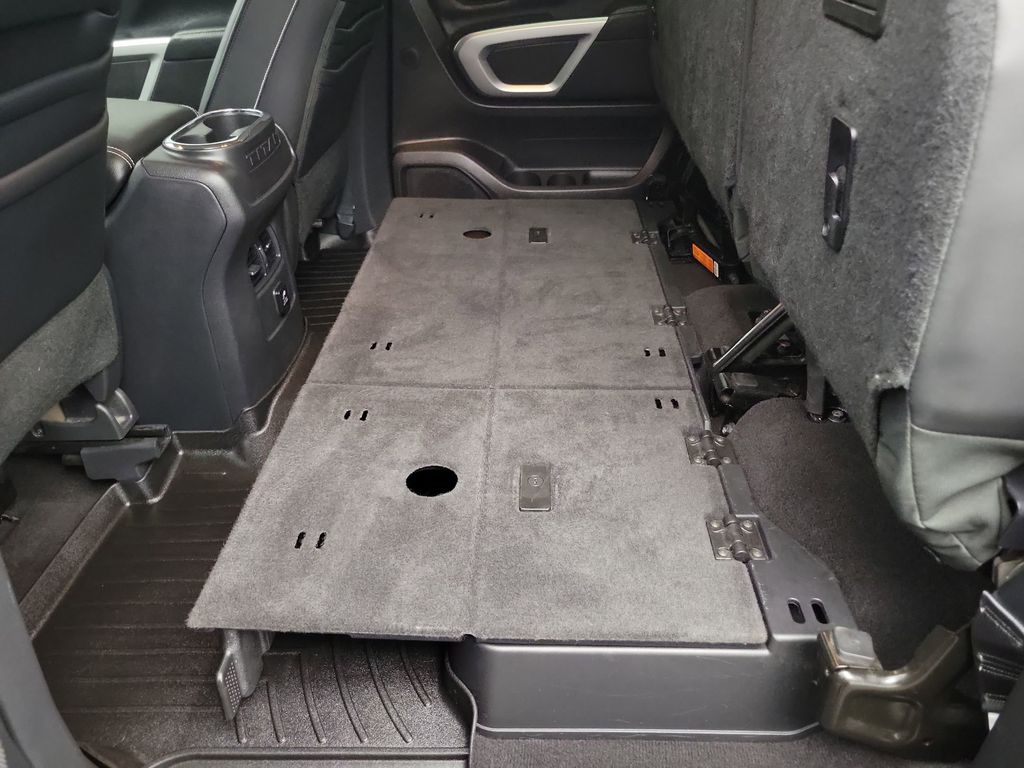 2017 Nissan Titan PRO-4X photo 18