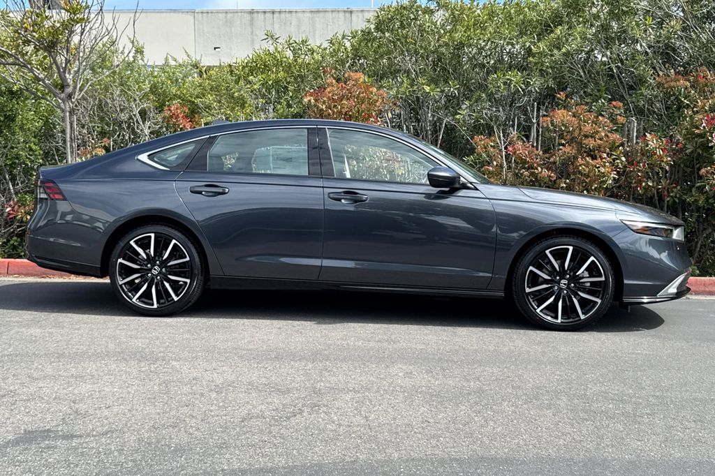 2025 Honda Accord Hybrid Touring photo 3