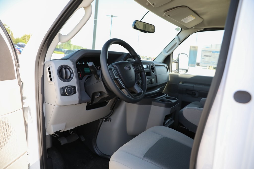 2025 Ford E-350 photo 30