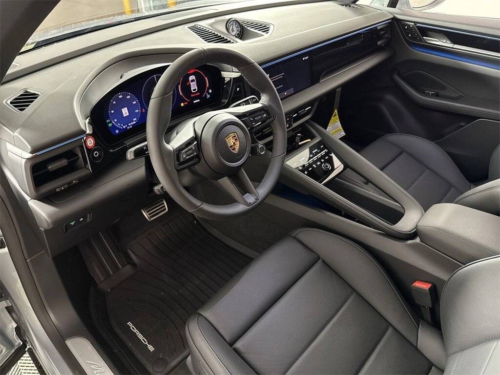 2025 Porsche Macan Electric photo 4