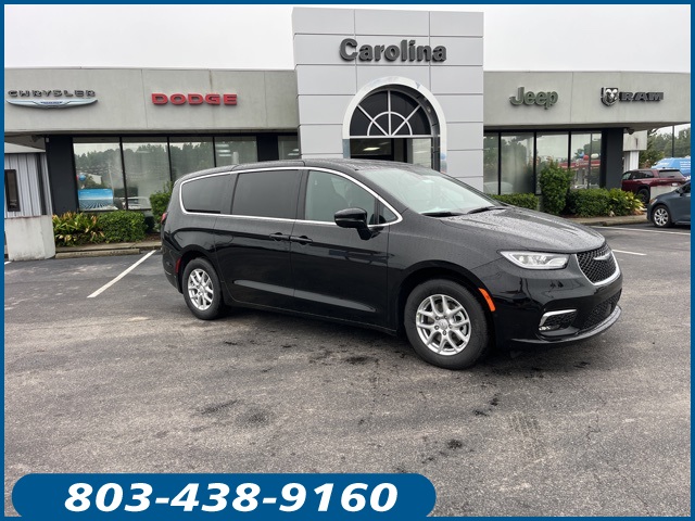 2026 Chrysler Pacifica Select's photo