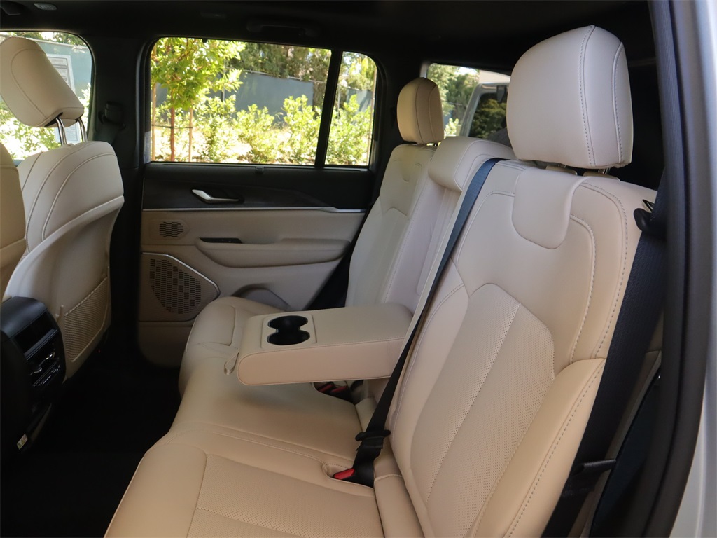 2023 Jeep Grand Cherokee Overland photo 22