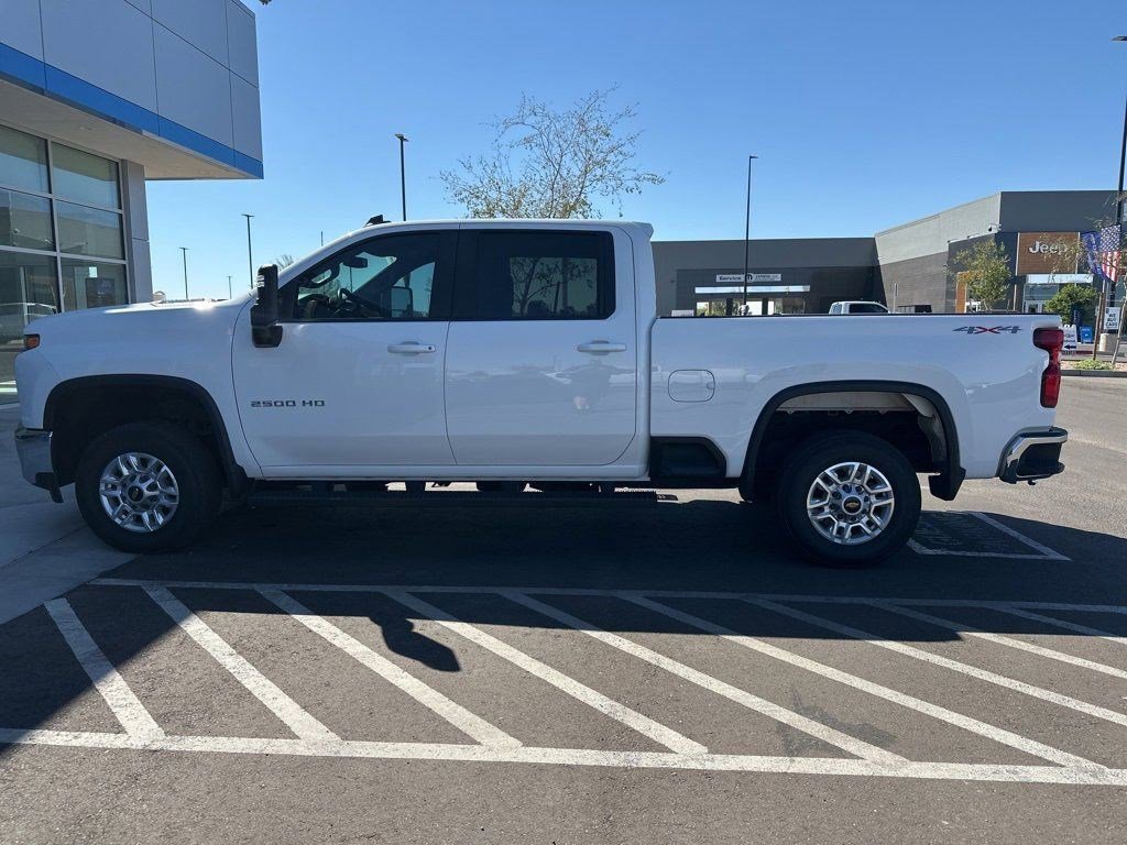 2023 Chevrolet Silverado 2500HD LT photo 2