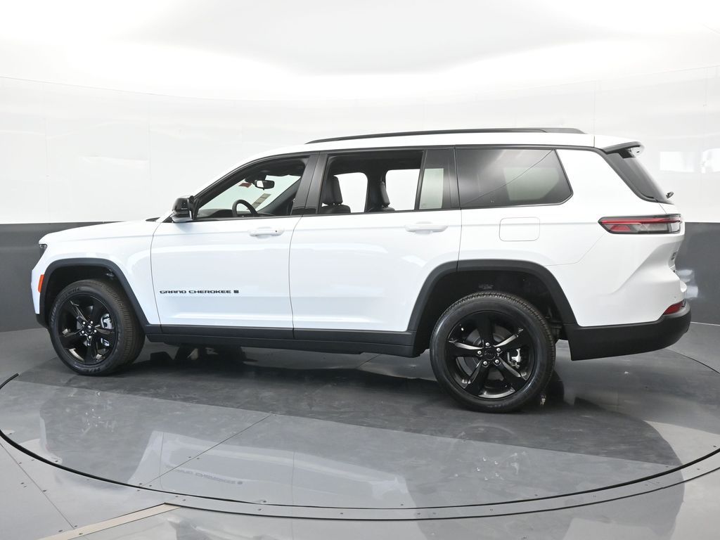 2024 Jeep Grand Cherokee Altitude photo 3