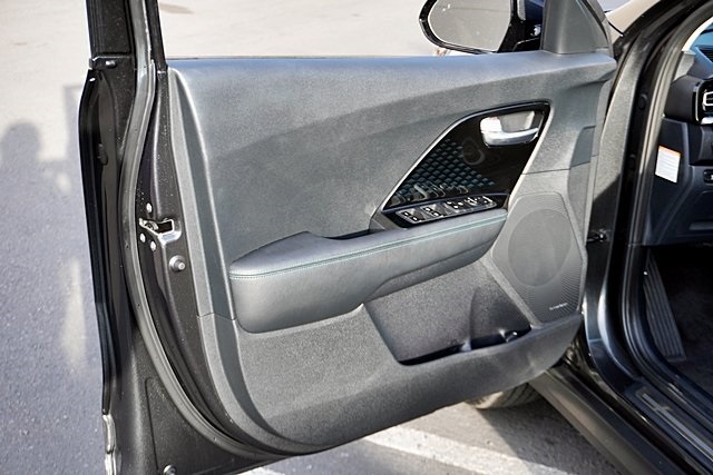 Used 2022 Gray Kia EX Premium image 23