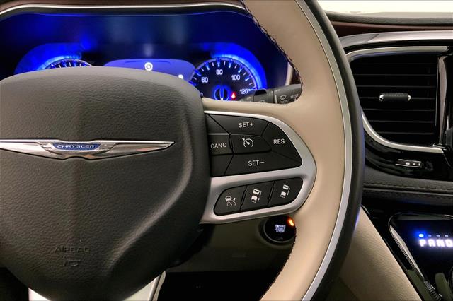 2017 Chrysler Pacifica Limited photo 18