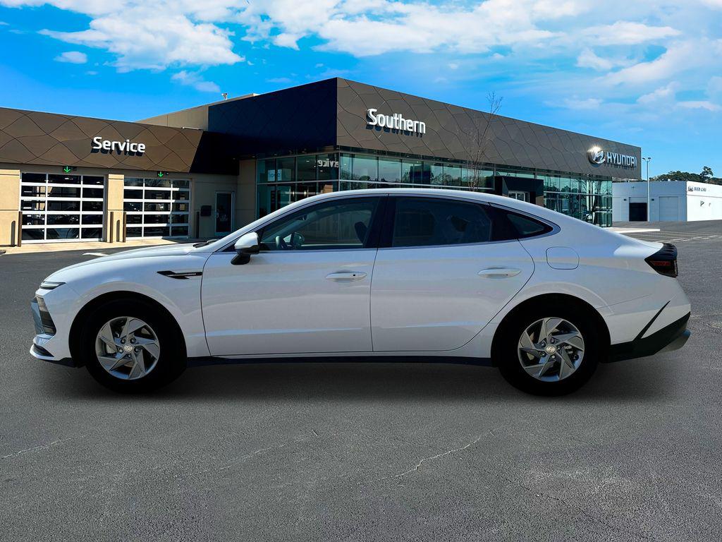 2025 Hyundai Sonata SE photo 2