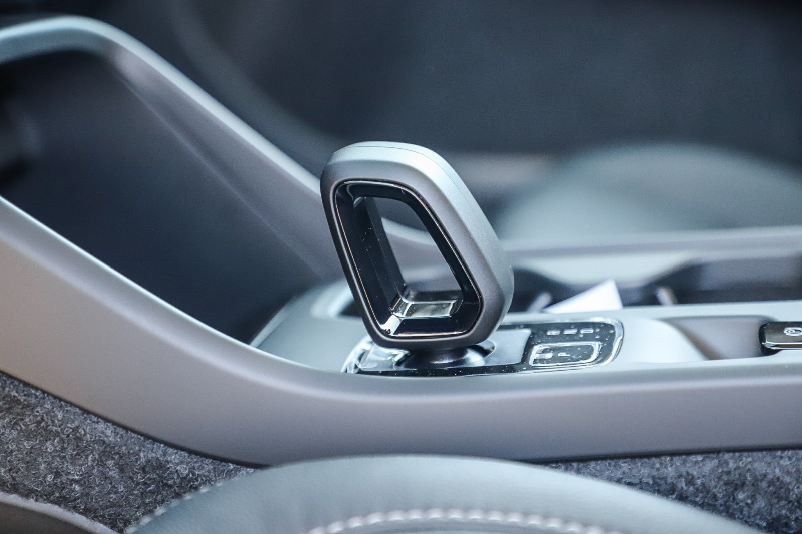 2025 Volvo XC40 Core photo 24