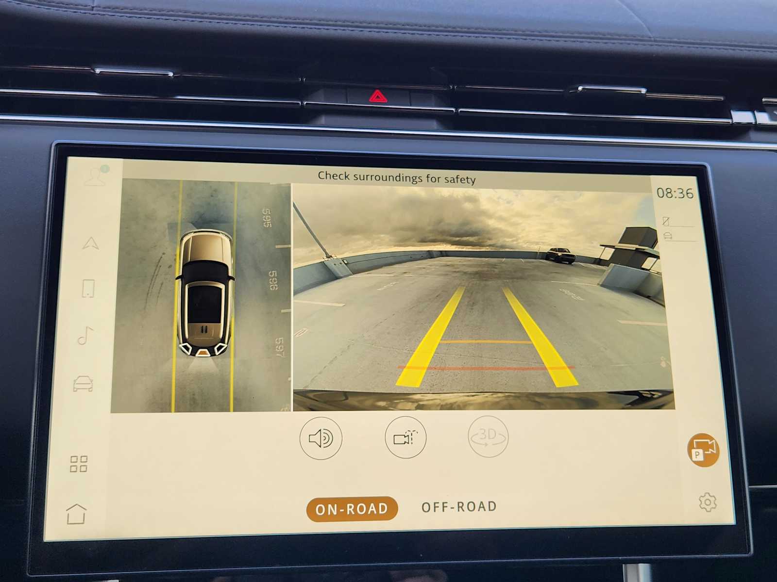 2023 Land Rover Range Rover SE photo 15