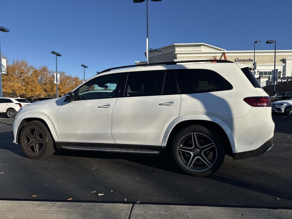 2024 Mercedes Benz GLS 450 4MATIC photo 2
