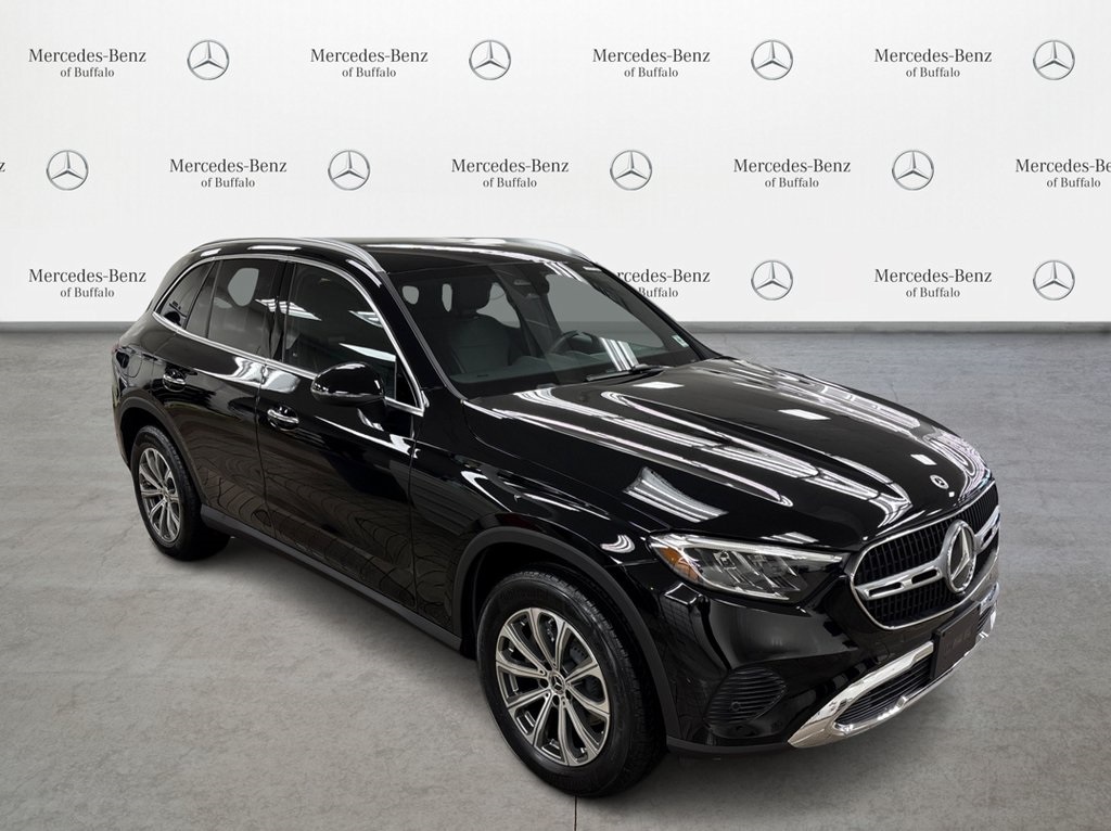 2025 Mercedes Benz GLC 300 4MATIC photo 2