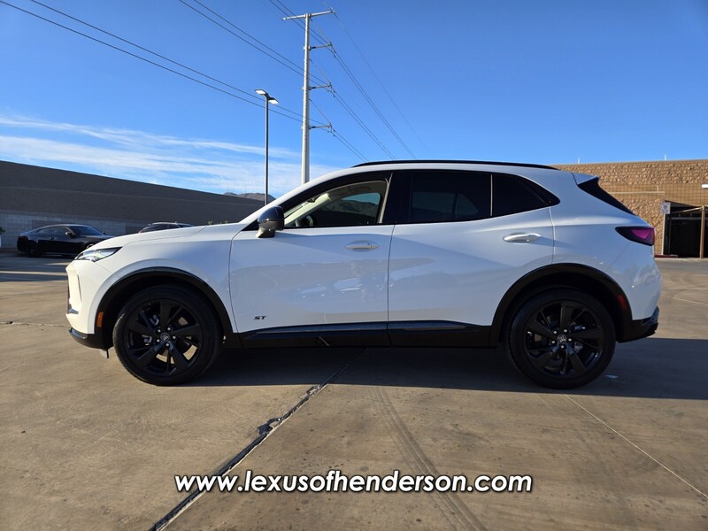 2025 Buick Envision Sport Touring photo 3