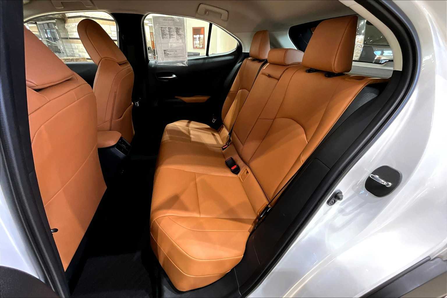 2022 Lexus UX 200 photo 17