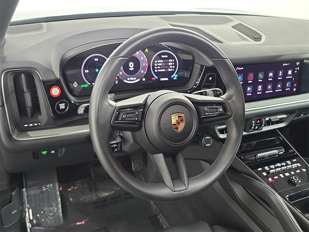 2025 Porsche Cayenne photo 2