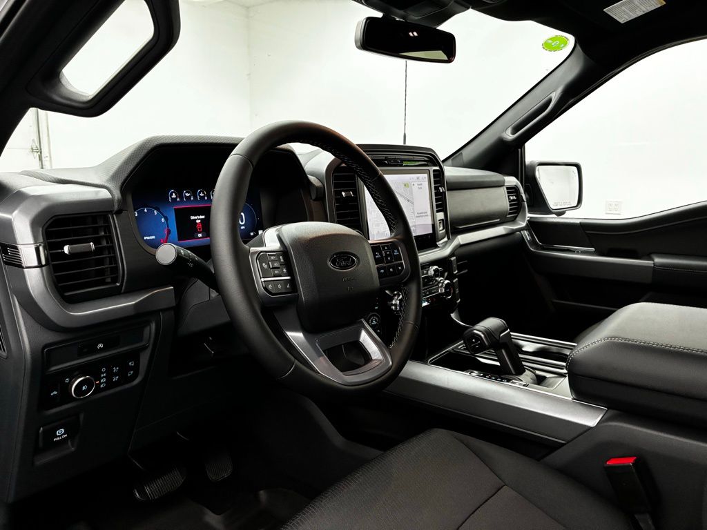 2025 Ford F-150 XLT photo 19