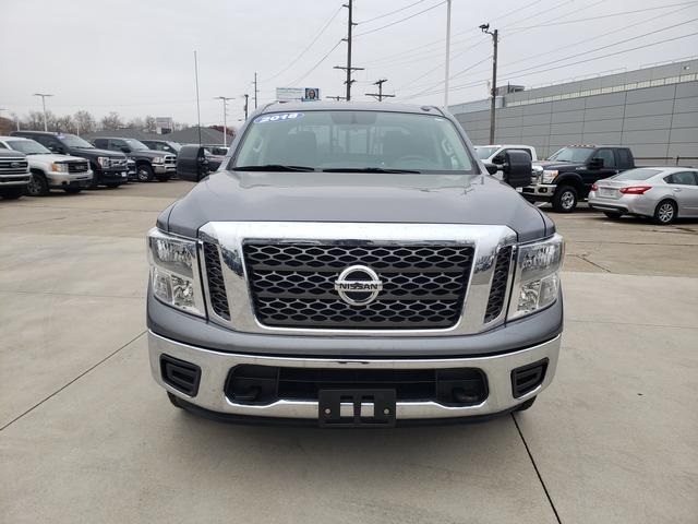 2018 Nissan Titan SV photo 2