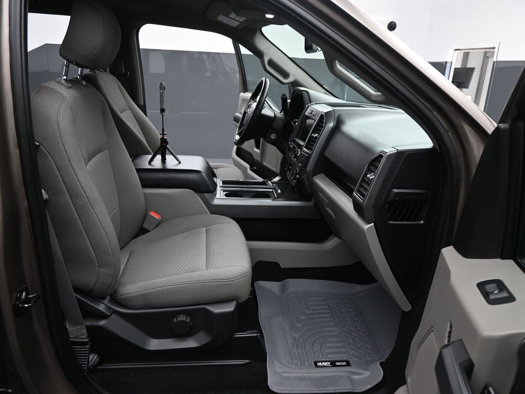 2019 Ford F-150 XLT photo 19