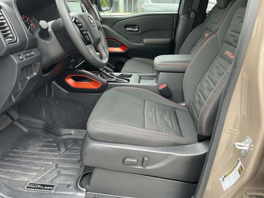 2024 Nissan Frontier PRO-X photo 13