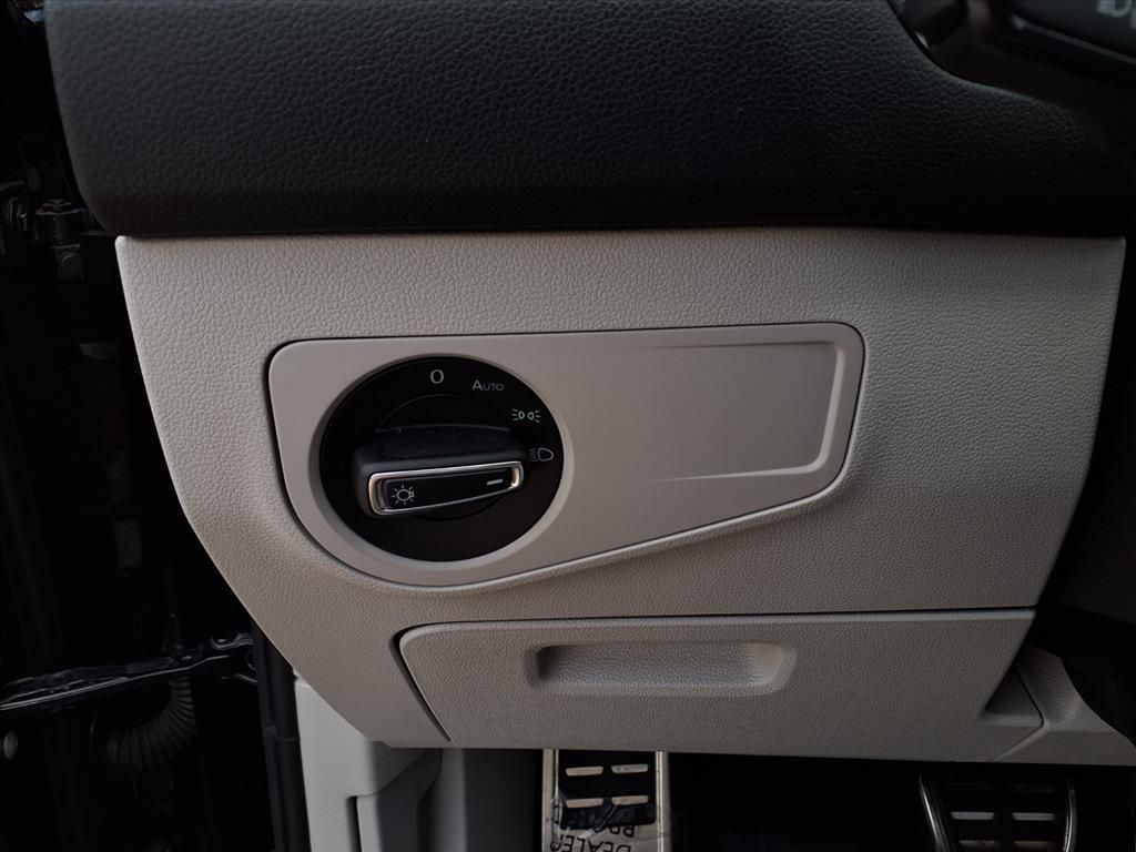 2022 Volkswagen Tiguan SE R-Line Black photo 12