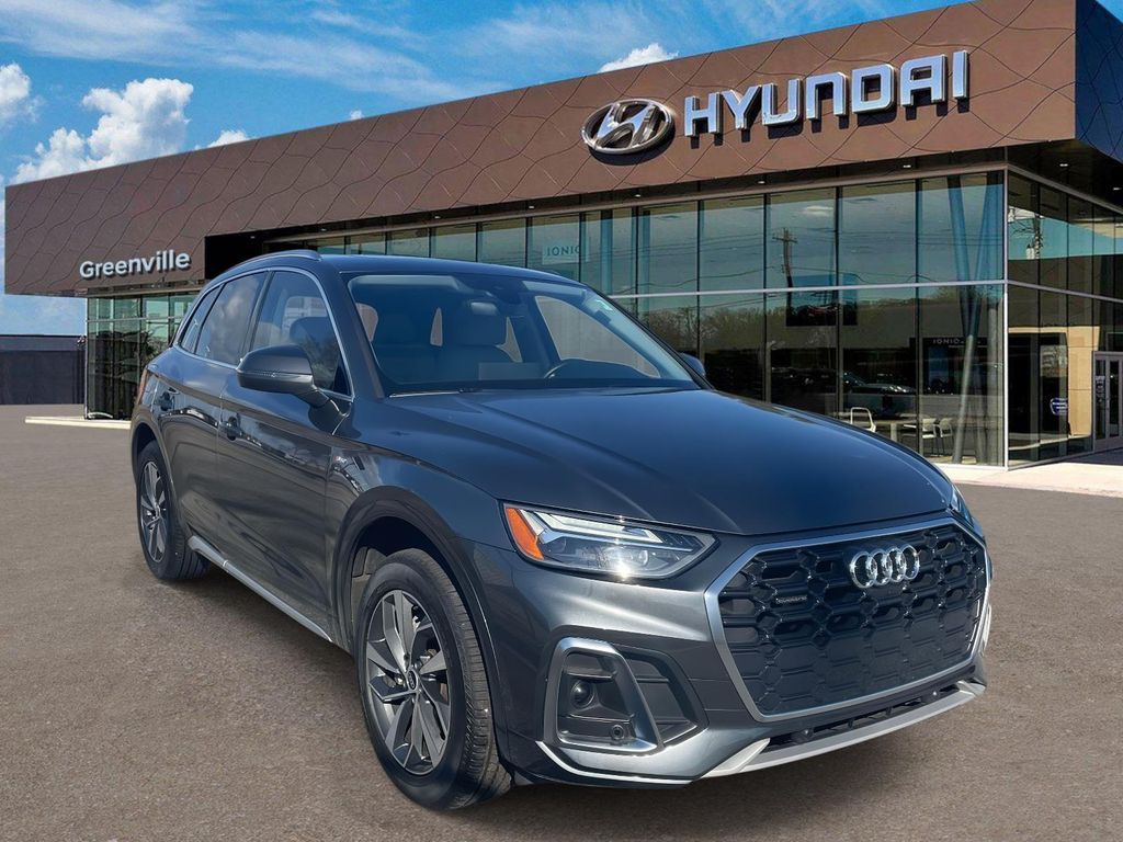 2022 Audi Q5 Premium Plus's photo