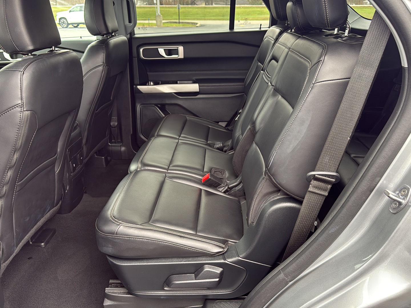 2024 Ford Explorer XLT photo 3