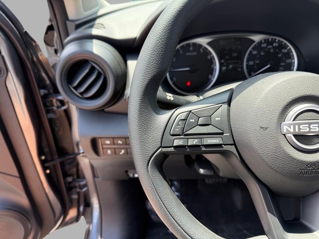 2025 Nissan Kicks Play S photo 9