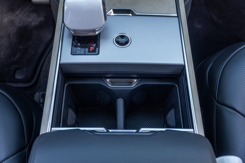 2025 Land Rover Range Rover SV photo 17