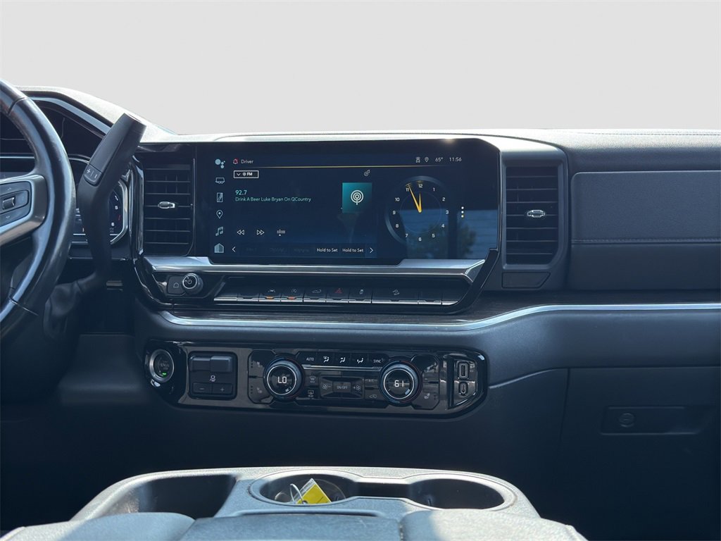 2022 Chevrolet Silverado LT photo 19