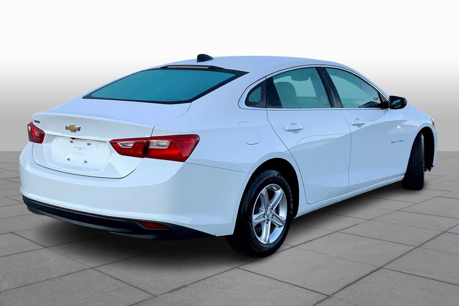 2022 Chevrolet Malibu LS photo 12