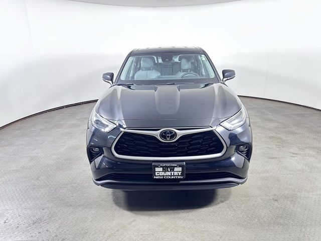 2022 Toyota Highlander LE photo 8